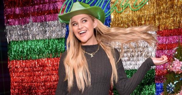 Kelsea Ballerini Takes Time for a ‘Lil Self Care Moment’ to End 2022