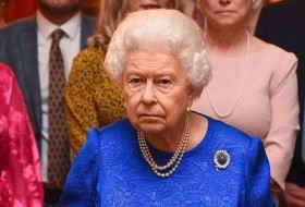 专家说，女王会试图“无视”哈里王子，梅根纪录片
